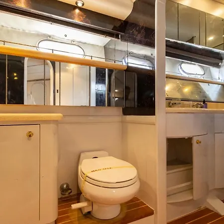 船屋 Luxury Yacht